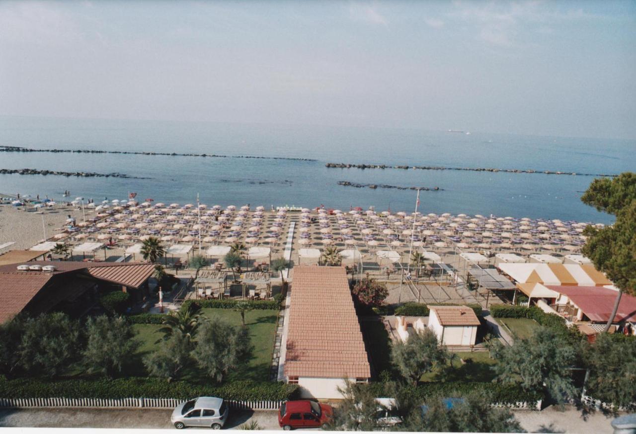 Campeggio Italia Marina di Massa Εξωτερικό φωτογραφία